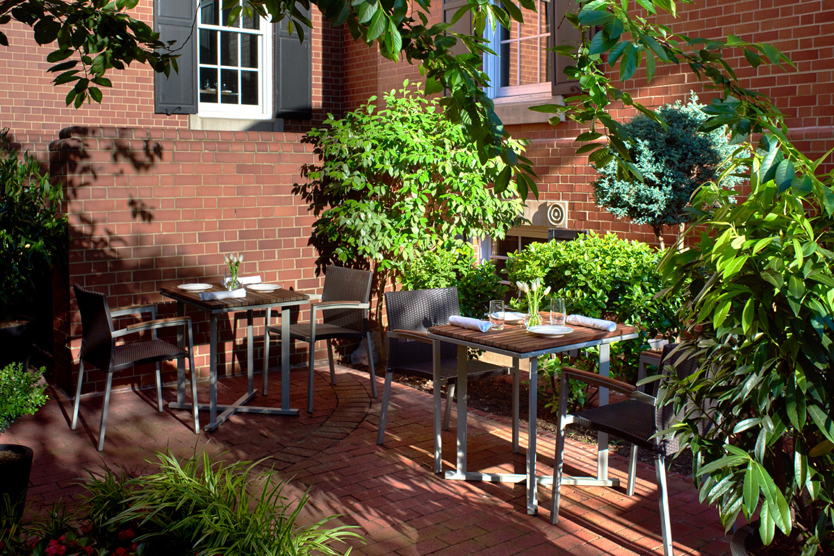 Ashlar-Outside-Dining